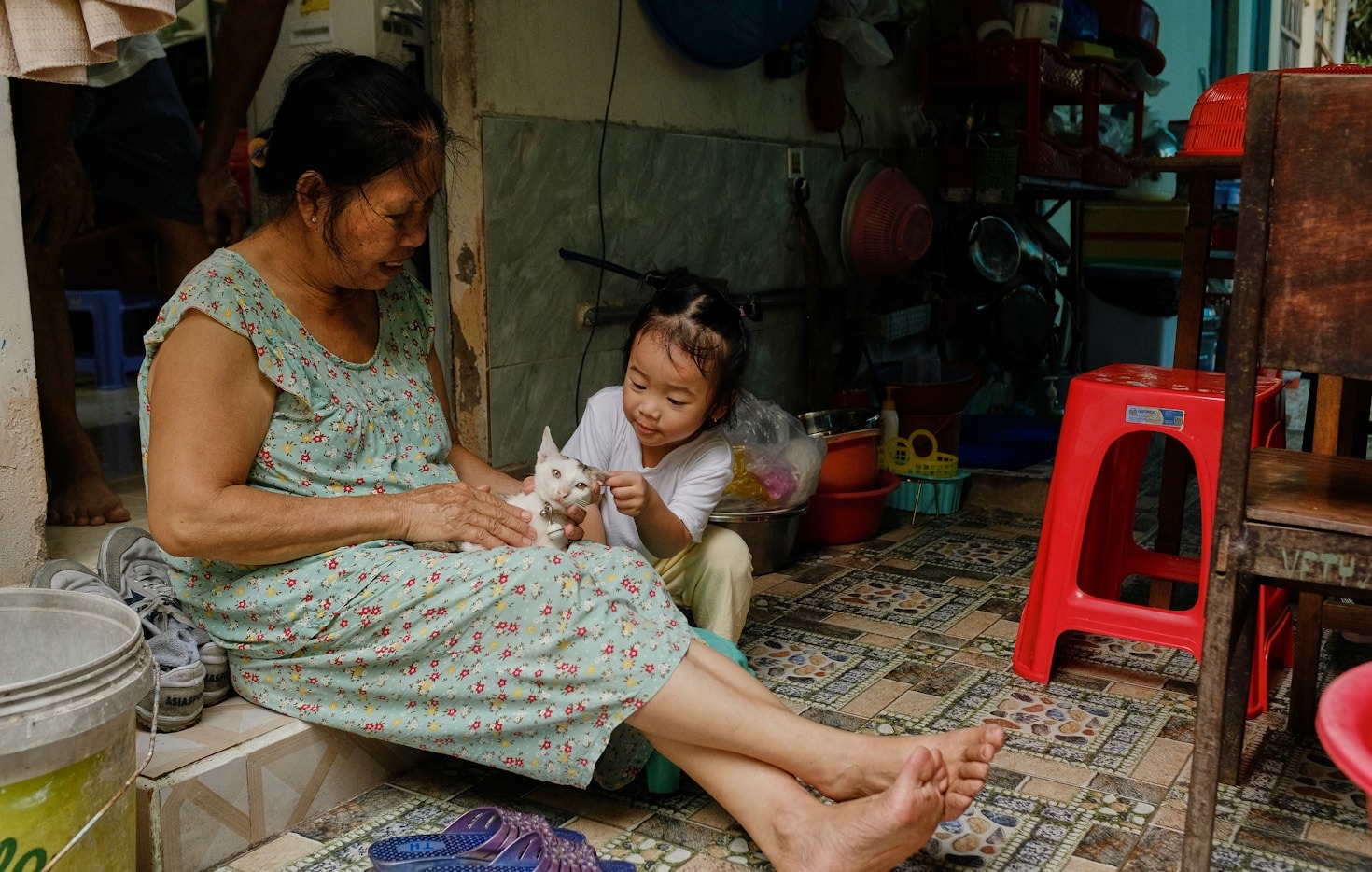 Bridging Generations with Personalized Narratives